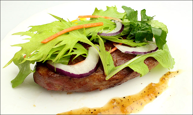 イベリコ豚ステーキのサラダマリネ